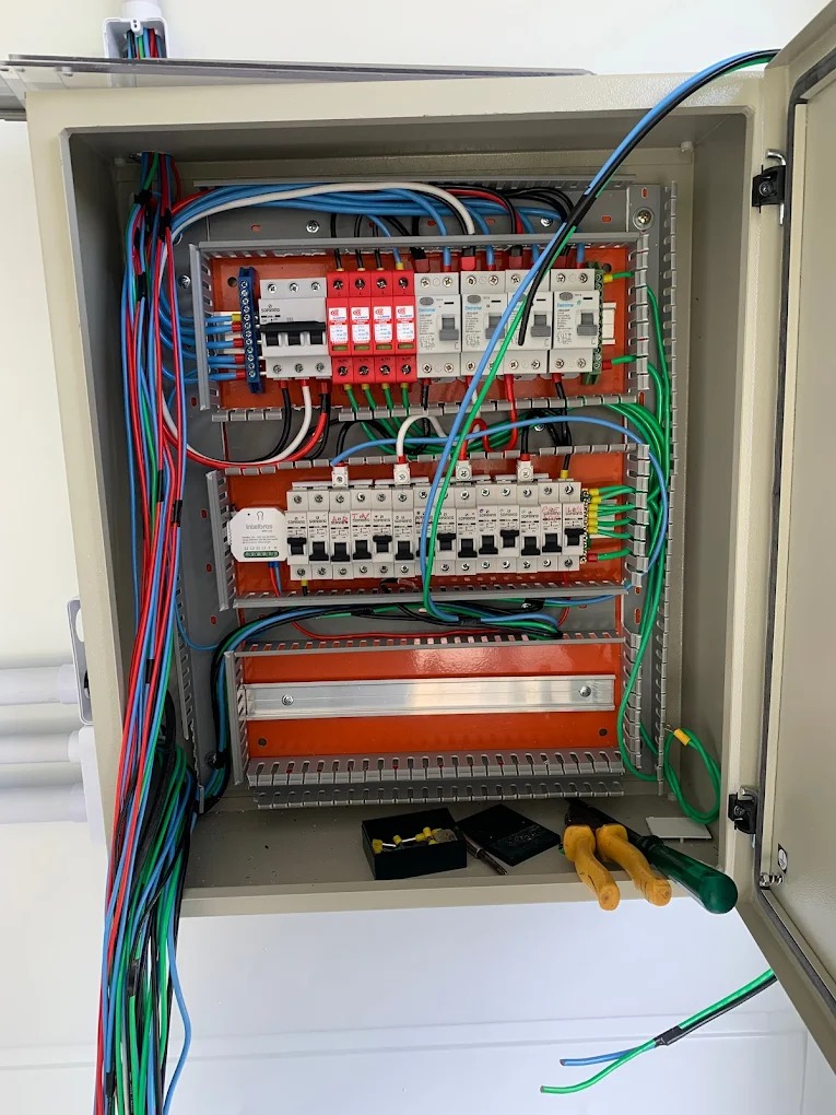 Serviço profissional de elétrica